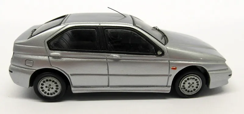 Alezan 1/43 Scale Resin - AR6 Alfa Romeo 146 1.8L Twin Spark 16V Silver 1999